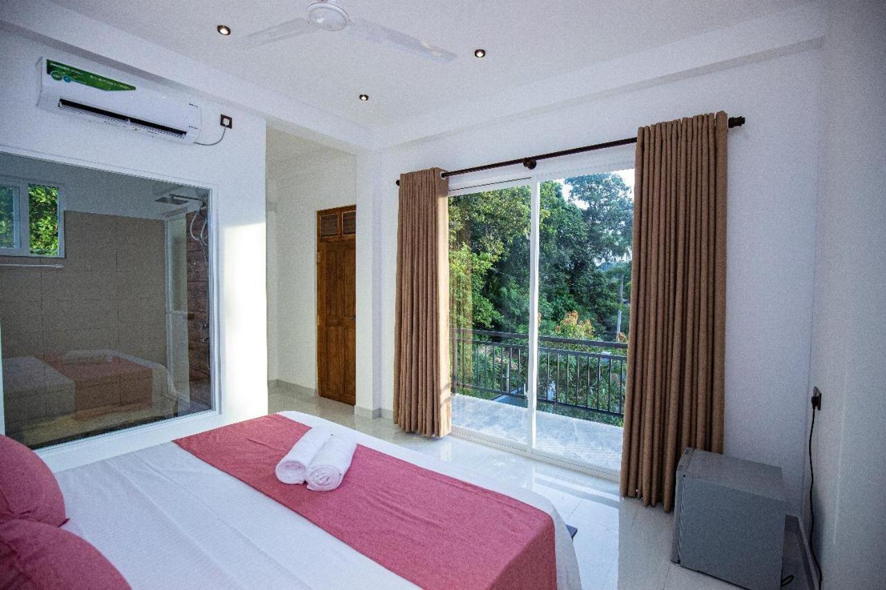 Happy House Hiriketiya Bed & Breakfast Dickwella Exterior photo