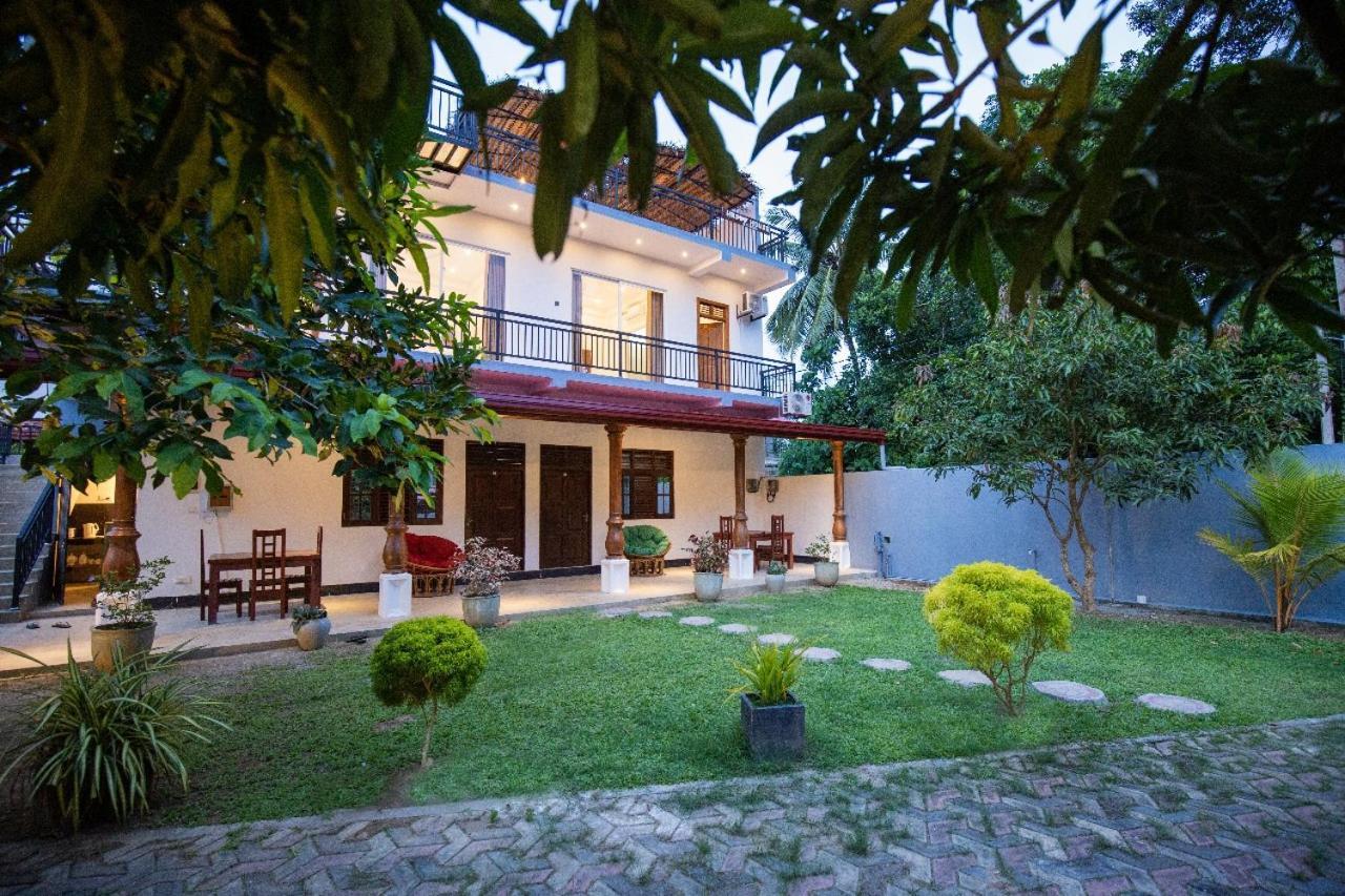 Happy House Hiriketiya Bed & Breakfast Dickwella Exterior photo