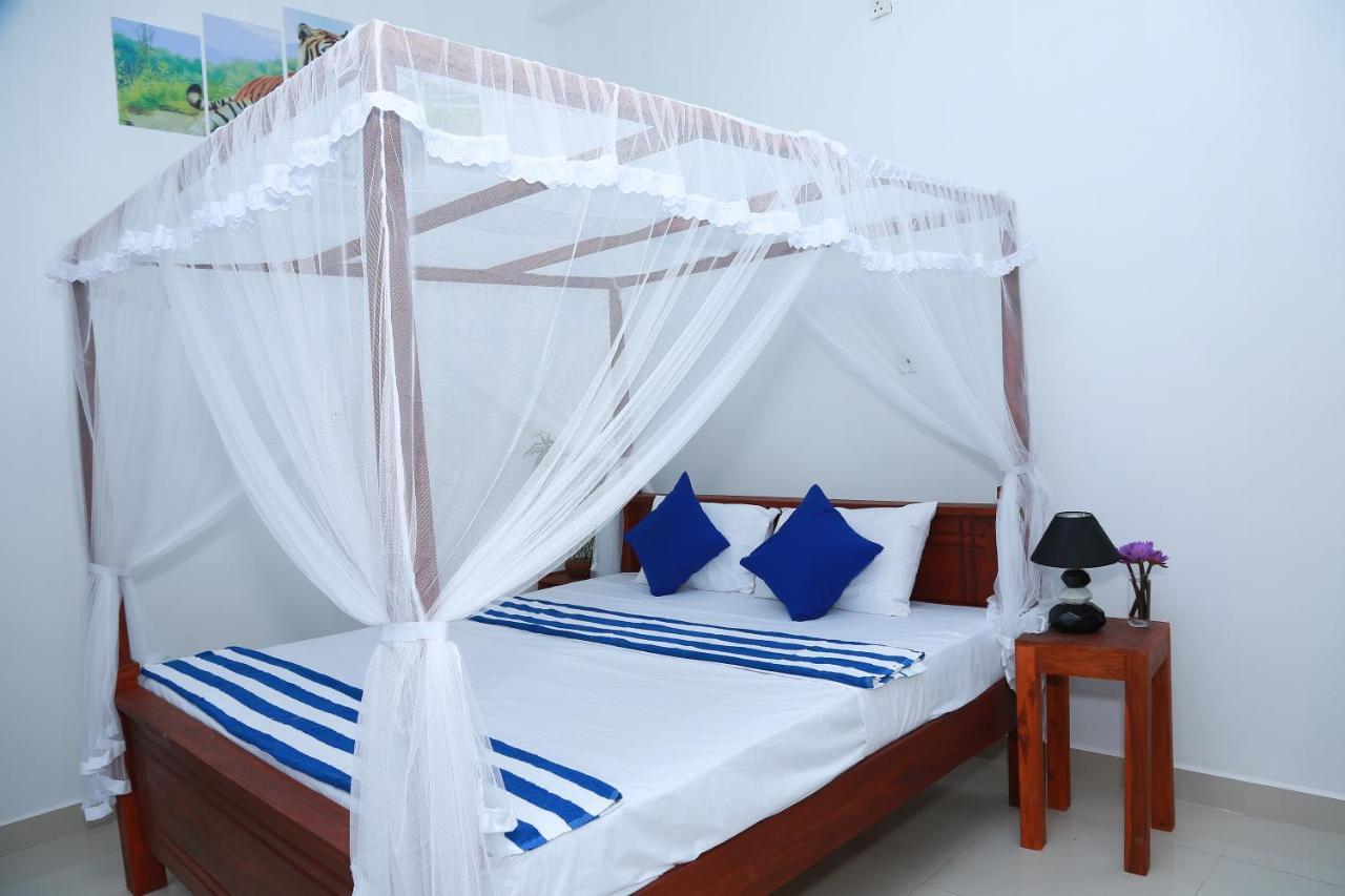 Happy House Hiriketiya Bed & Breakfast Dickwella Exterior photo