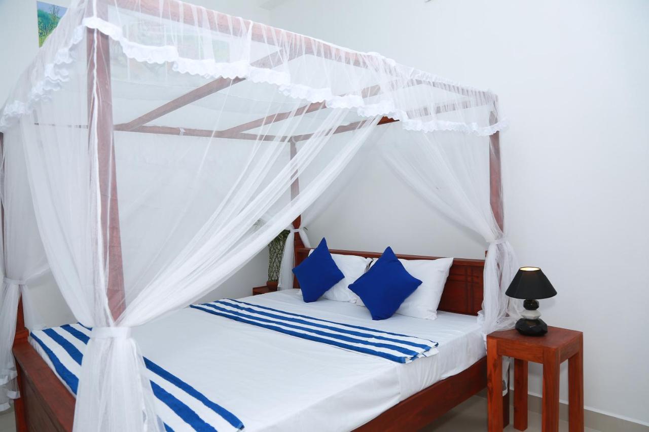 Happy House Hiriketiya Bed & Breakfast Dickwella Exterior photo