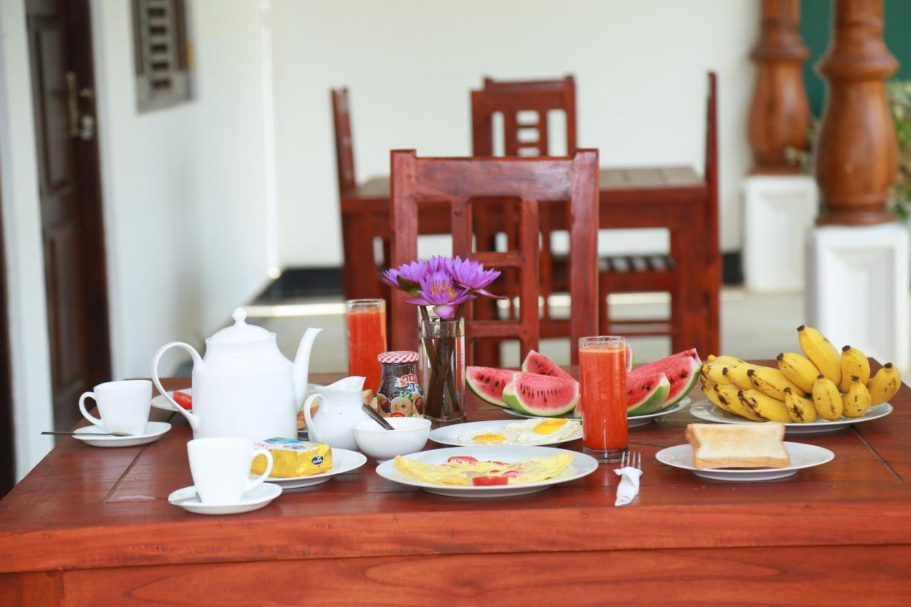 Happy House Hiriketiya Bed & Breakfast Dickwella Exterior photo